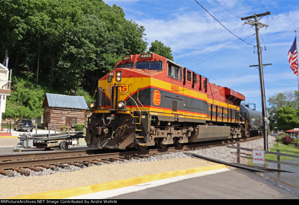 KCS 4865 solo on a short K38 train